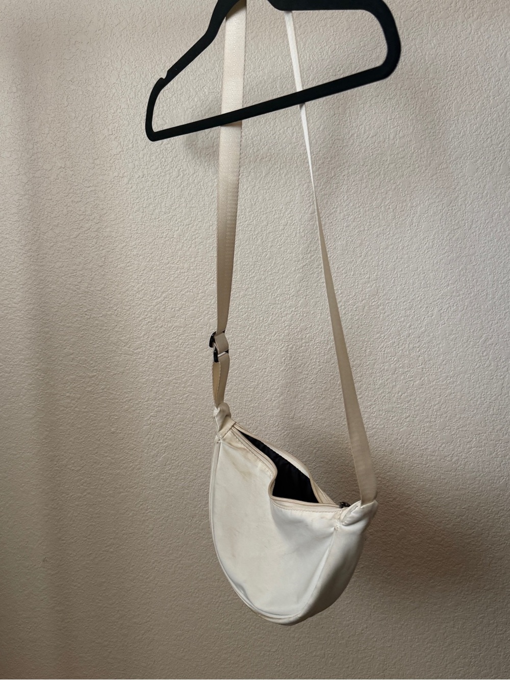 Minimalist White Shoulder Bag with Adjustable Strap